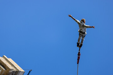 Saut à l'élastique
