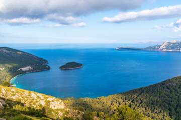 Ausblick auf kleine Insel vom Cap Formentor auf Mallorca Spanien