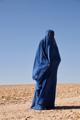 woman in the desert, fashion shooting in Morocco