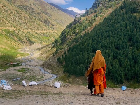 Woman and child in the mountains and hills of Khyber Pakhtunkhwa, Pakistan