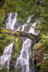 Chute d'eau au milieu de la forêt des Vosges - cascade de Tendon