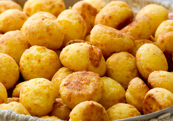 Sweet and savory bakery products with ingredients such as: coconut, flour, cherry, puff pastry, cheese, chocolate, dulce de leche, icing sugar, pastry cream.