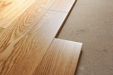 Laying oak parquet on a concrete screed.