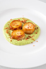 Fried eryngii wit green pea sauce