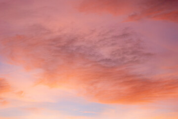 Obraz premium Delicate pastel pink clouds are blending together in the sky, creating a dreamy and peaceful atmosphere as the sun sets below the horizon