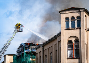 Fototapeta premium Hausbrand löschen