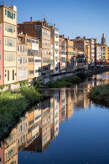 Fototapeta premium Houses of the Onyar River (Cases de l'Onyar), houses declared Architectural Heritage of Catalonia, Girona, Catalonia, Spain