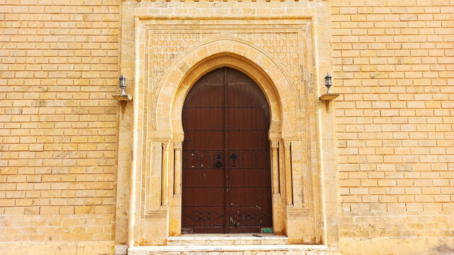 View of the Hanafi Mosque of Bourguiba in Monastir, Tunisia, North Africa. The hanafi mosque of Bourguiba is a Tunisian mosque located in Monastir Independence Street and dedicated to the first presid