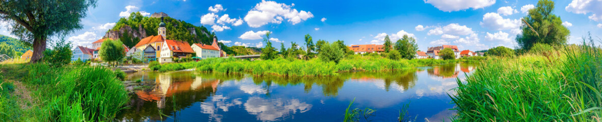 Obraz premium Kallmünz on river Naab at Upper Palatinate in Bavaria, Germany