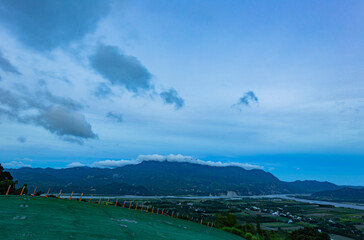 Obraz premium Sunset view of the paragliding spot of Luye Highlands