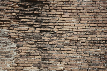 Obraz premium Surface of the red brick wall is very old, damaged, dirty and covered with black mold.