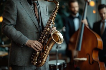 Obraz premium A man playing a saxophone in front of a group of people