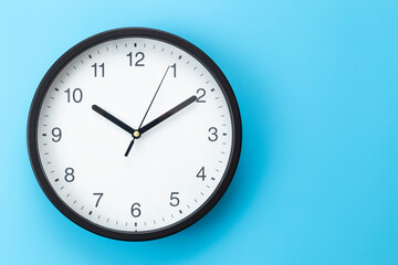 青背景に掛け時計