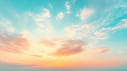 Obraz premium Pastel Sky with Clouds and a Setting Sun