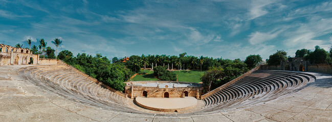 view from the top of the mountain Altos de Chav&oacute;n 