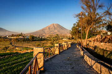 Volcan Misti en campiña de Arequipa