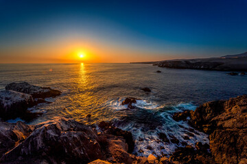 Atardecer en arrecifes de Mollendo