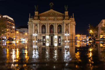 Fototapeta premium Lviv opera house at nighr after rain