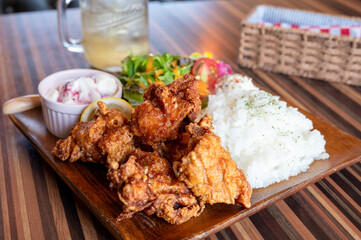 ボリューム満点からあげランチ　ランチプレート
