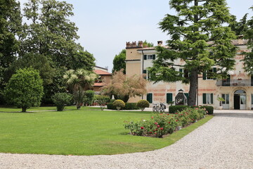 Obraz premium Schöner Frühsommertag in Bardolino am Gardasee