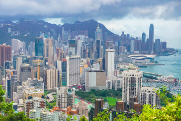 Fototapeta premium The beautiful landscape of Hong Kong metropolis overlook the crowded of apartment and office buildings in the central business district (CBD)