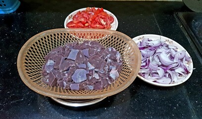 cow liver with tomatoes and onion 