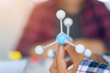 Student is studying simulate shape of covalent molecules by connecting molecular function shapes on...
