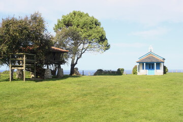 Ermita de La Regalina, acantilados y playa de Cadavedo Asturias.