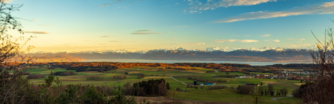 Breathtaking sunset view over Lake Geneva and the Swiss Alps