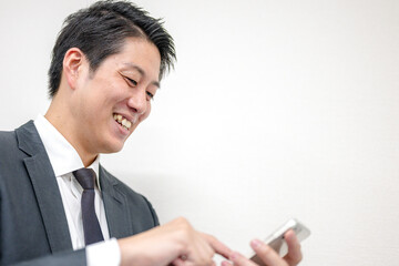 スマホとビジネスマン