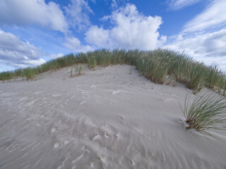 Słowiński Park Narodowy jest położony w środkowej części polskiego wybrzeża. Jest położony w środkowej części polskiego wybrzeża. Charakterystycznym elementem parku jest wydmowy pas mierzei z ruchomym © JDziedzic