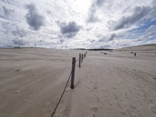 Słowiński Park Narodowy jest położony w środkowej części polskiego wybrzeża. Jest położony w środkowej części polskiego wybrzeża. Charakterystycznym elementem parku jest wydmowy pas mierzei z ruchomym © JDziedzic