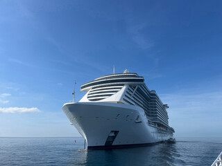 Fotoeindruecke zum Thema Kreuzfahrt auf einem Kreuzfahrtschiff mit lebendigem Bordleben.