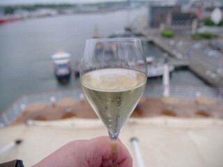 Fotoeindruecke zum Thema Kreuzfahrt auf einem Kreuzfahrtschiff mit lebendigem Bordleben.
