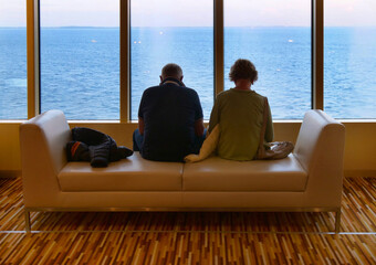 Fotoeindruecke zum Thema Kreuzfahrt auf einem Kreuzfahrtschiff mit lebendigem Bordleben.