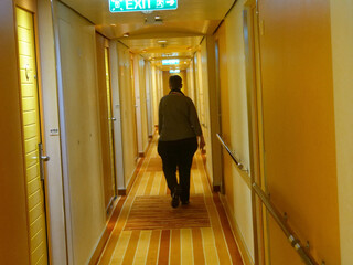 Fotoeindruecke zum Thema Kreuzfahrt auf einem Kreuzfahrtschiff mit lebendigem Bordleben.