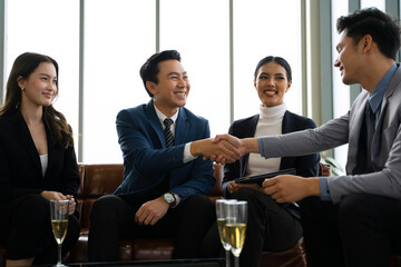 White collar workers are meeting and sign agreement.