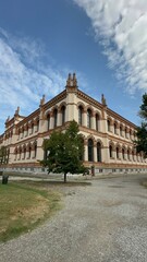 Fototapeta premium Milan building