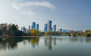 Fototapeta premium Serene Urban Landscape with Reflections in Tranquil Lake