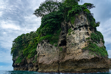 Tropical Island in Panama&rsquo;s Caribbean Coastline with Lush Greenery, Rugged Cliffs, and Diverse Wildlife Surrounded by Turquoise Ocean Waters &ndash; Perfect for Nature and Adventure Photography