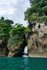 Tropical Island in Panama’s Caribbean Coastline with Lush Greenery, Rugged Cliffs, and Diverse Wildlife Surrounded by Turquoise Ocean Waters – Perfect for Nature and Adventure Photography