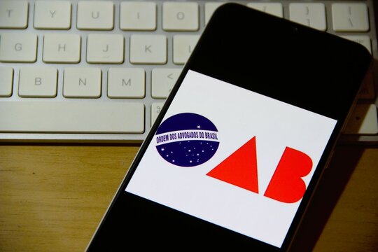 OAB - Ordens dos Advogados do Brasil - A Ordem dos Advogados do Brasil (OAB) &eacute; a entidade m&aacute;xima de representa&ccedil;&atilde;o dos advogados brasileiros e a respons&aacute;vel pela regulamenta&ccedil;&atilde;o da advocacia.