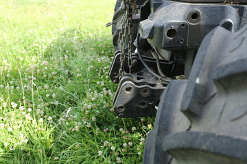 Arrière et gros-plan de tracteur agricole