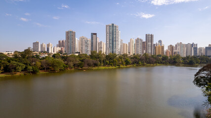 Lago Igapó na cidade de Londrina no Estado do Paraná, Sul do Brasil