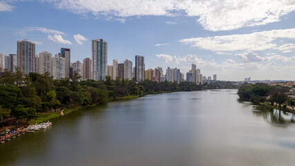 Naklejka premium Lago Igapó na cidade de Londrina no Estado do Paraná, Sul do Brasil