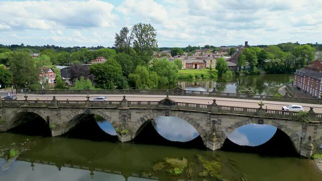 River avon flowing through picturesque stratford-upon-avon