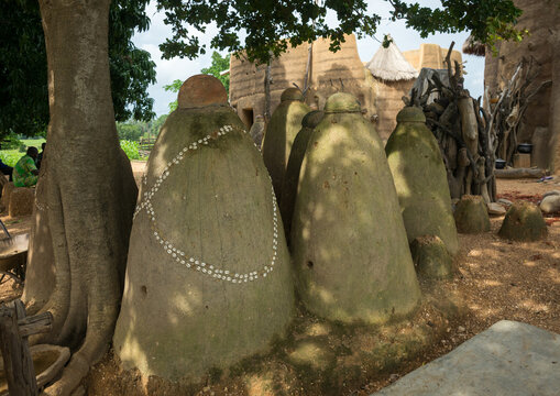 Benin, West Africa, Boukoumb&eacute;, voodoo altars representing the spirits of the dead people from the traditional tata somba house
