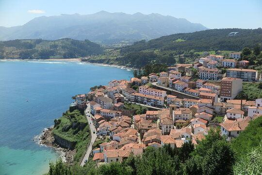 Blick auf Llastres, Asturien