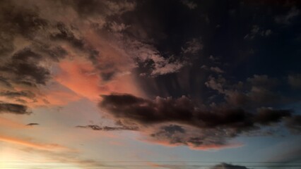 Fototapeta premium céu alaranjado no nascer do sol 