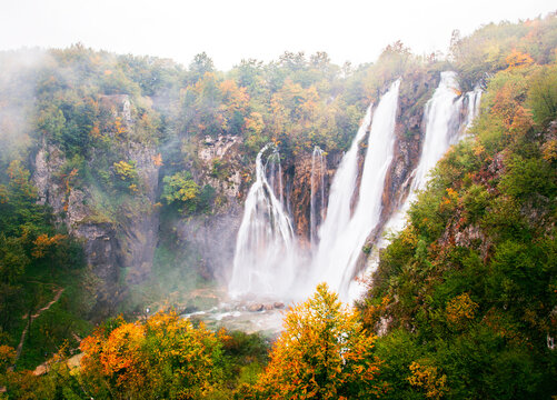 Picturesque autumn waterfall in Plitvice lakes